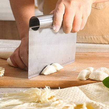 Kitchen Stainless Steel Noodle Scraper Flour Scooper With Scale